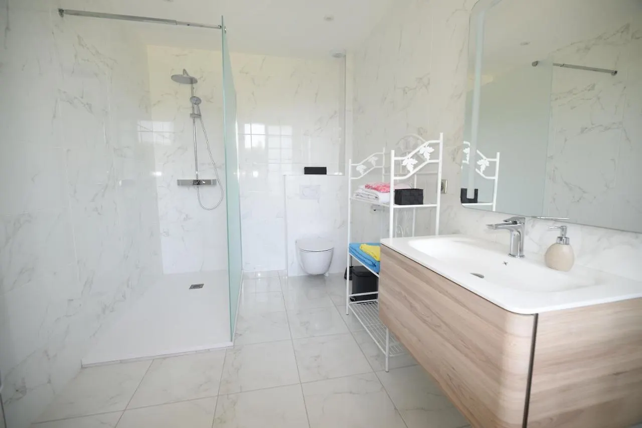 Manoir De Kerguestenen Gestel 0*,