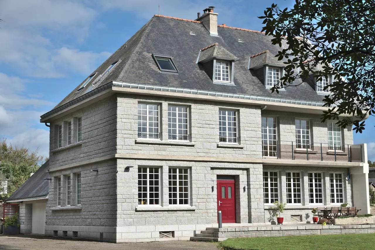 Manoir De Kerguestenen location